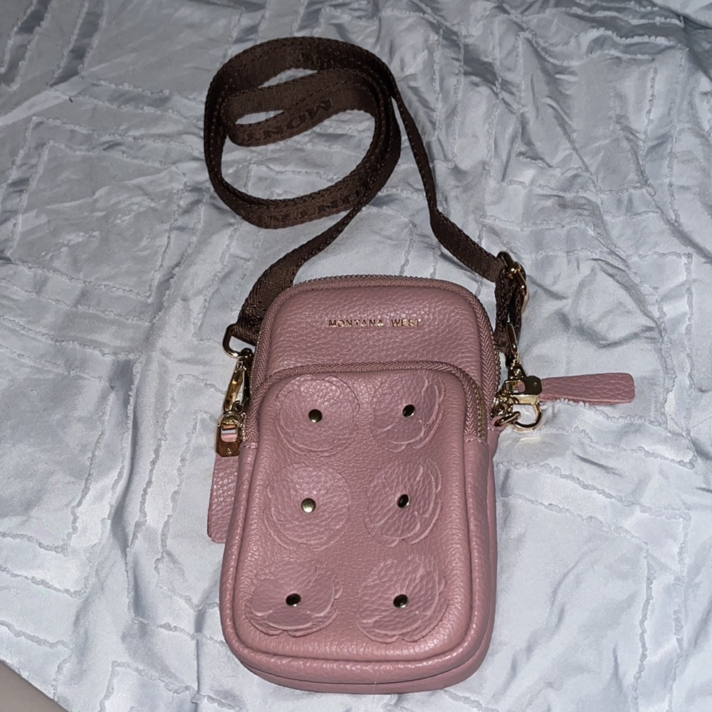 Montana West Real Leather Floral Appliqué crossbody phone bag!Super pretty color